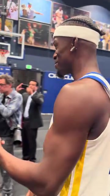 你挺像我洛杉矶一个朋友巴特勒调侃库里保镖